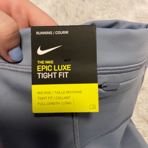 The Nike epic luxe tight fit - Picture 5 of 6